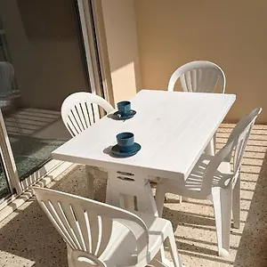 Appartement Studio Climatise Avec Coin Nuit 150m De La Plage, Le Lavandou